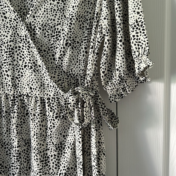 Tiered White with Black Midi Wrap Dress - Picture 5 of 14